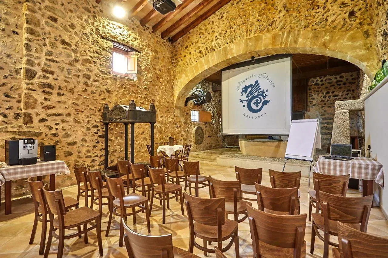 Agroturismo Alqueria Blanca Bunyola Farm stay